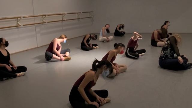 Contemporary Dance Class for kids at DANZA AUSTIN Контемп Мягкая разминка Песня 1 смотреть онлайн