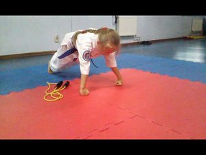 Маленькая Саша Максименко научит вас отжиматься! КУДО-Кайдзен-Феодосия