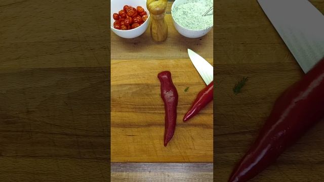 Сувлаки из курицы с освежающим соусом дзадзики смотреть онлайн