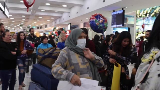 Arrival of SASS refugee families in Sydney in September смотреть онлайн