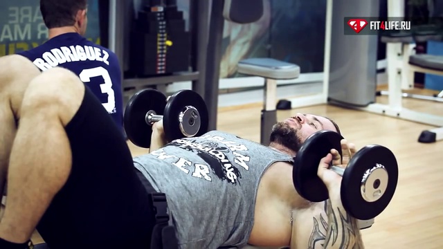 УПРАЖНЕНИЕ ЖИМ ГАНТЕЛЕЙ ЛЕЖА смотреть онлайн