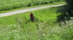 на скутере подъем в крутую гору