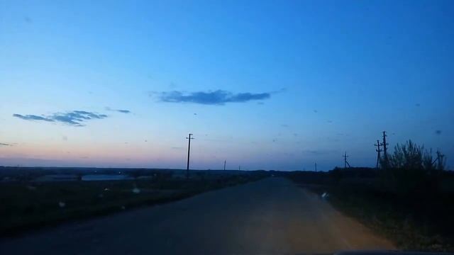 ПОЛЧИЩА МАЙСКИХ ЖУКОВ Трасса усеяна трупами жуков АПОКАЛИПСИС ??? Не думаю... смотреть онлайн