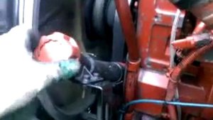 2012 12 27  Картерные газы выходят через маслозаливную горловину