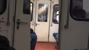 Открылась дверь вагона метро поезд тип Русич 1 часть
