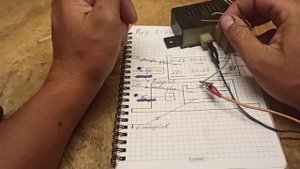 Зуммер Форд 85GG13150AA 12V. Зуммер на габариты или открытую дверь.