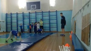 9 школа  Разминка возле матов.Школа БЕГА