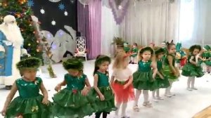 Ёлочке не холодно зимой танец