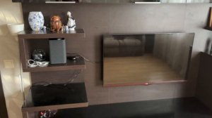 Минусы Яндекс станции Алиса меня не слышит когда телевизор включён. Умный дом совсем НЕ умный.