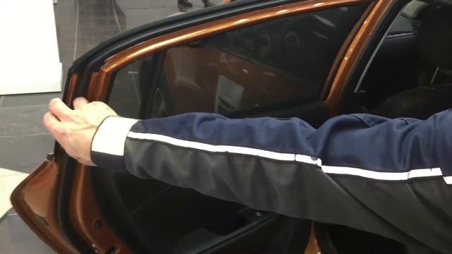 Автошторки Laitovo на заднюю полусферу Kia Rio 4G Хетчбэк 5D установка