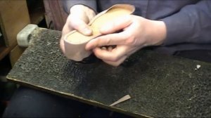 Ремонт обуви. Замена  подошвы на босоножках. Обтяжка платформы своими руками