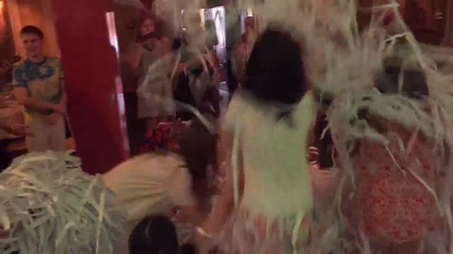 Бумажное шоу на детском празднике