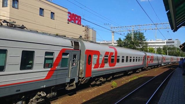 Тепловоз ЧМЭ3Э-6229 с пассажирскими вагонами платформа Электрозаводская