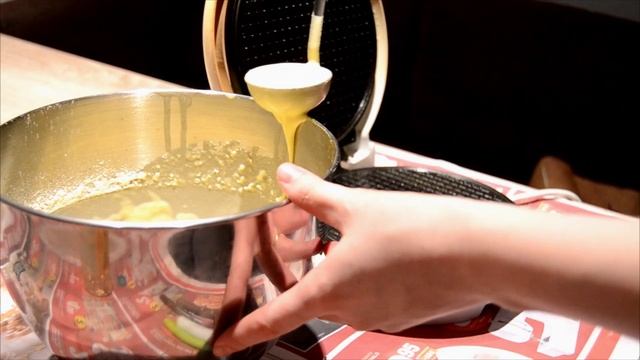 Тонкие,хрустящие вафли. Вафельные трубочки. Видео рецепт. Ну очень просто.