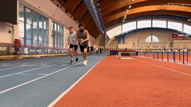 Сверх скорость от Романа в манеже 34,7 32,5 31.1 #бег #легкаяатлетика #беговоесообщество #спорт смотреть онлайн