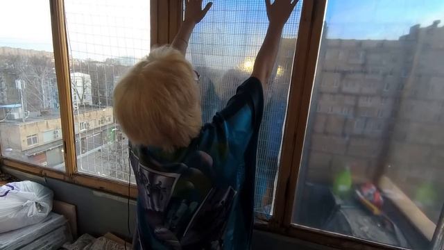 Наклеиваю солнцезащитную пленку. Тонировка окон. DIY. /М К - мастер класс/. смотреть онлайн