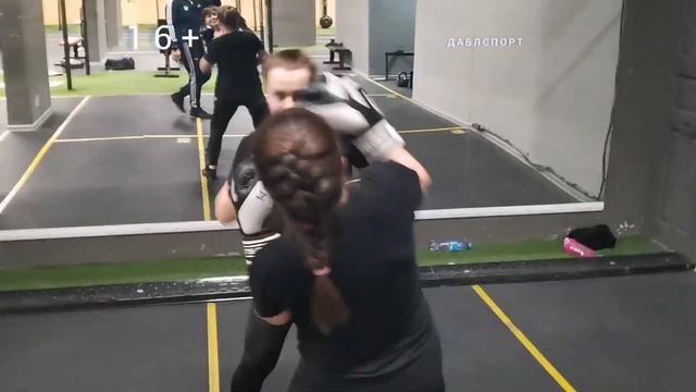 Активная защита в боксе / Упражнение для отработки реакции в бою.