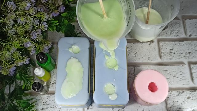 Заливка силиконовых форм цветов. Розы из мыла. Обзор форм от "Мыльная вечеринка" и "Мыломания". смотреть онлайн