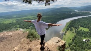 Шаманский утес между селами Моты и Шаманка в Иркутской области. 4К.