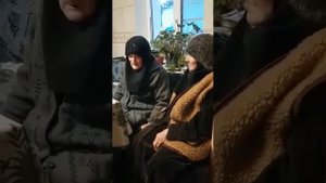 "Достойно есть..." на напев "Объятия отча...". Поют схииг. Зиновия и схим. Серафима из Бурдино