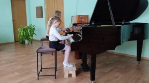Янович Василиса, 7 лет, фортепиано. Тимур Максимов "Два котенка"