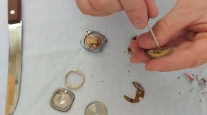 золото в советских кварцевых часах СССР