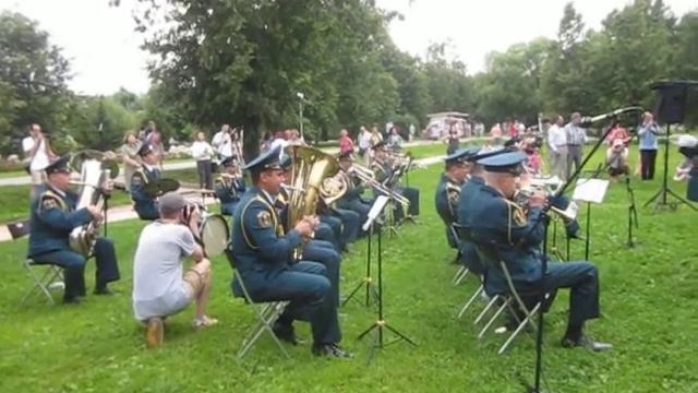 Показательный духовой оркестр МЧС исполняет Песенку о хорошем настроении смотреть онлайн