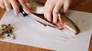 Как легко и быстро почистить селедку.