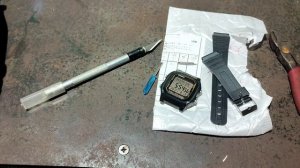 Часы Casio W-800HG-9A порвался ремешок надо покупать заранее.
