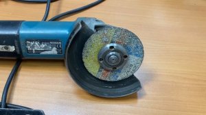 Как открутить диск болгарки УШМ Makita