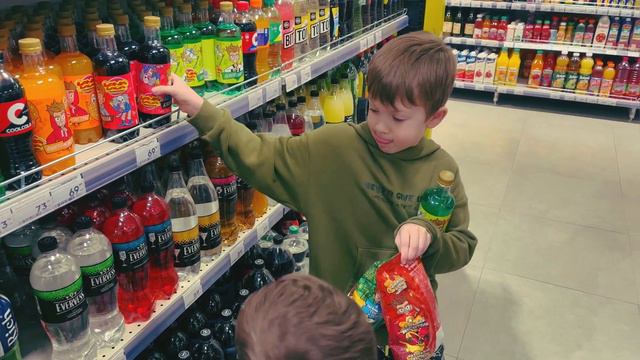 Выбираем LAVA LAVA!!!#а4#влада4 #семья #дети #вкусняшки #lavalava #покупки смотреть онлайн