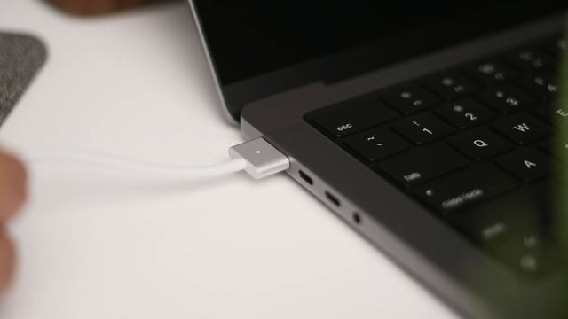 14" M1 Max MacBook Pro Unboxed & First Impressions смотреть онлайн