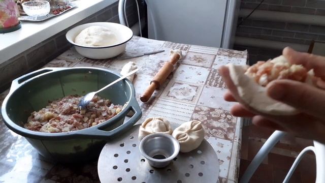 Варю солянку на зиму//леплю манты.