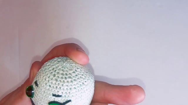 Как вышить ресницы для вязанной куклы How to embroider eyelashes for a knitted doll смотреть онлайн