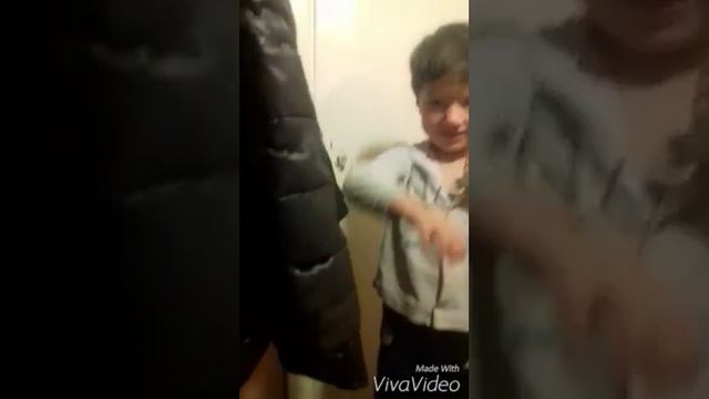 Бабушка трубку не берет!