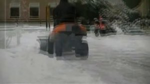 Уборка снега райдером Husqvarna 200 Series