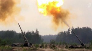 В Минобороны России показали работу настоящих арти...ских тяжеловесов - самоходных установок "Малка"