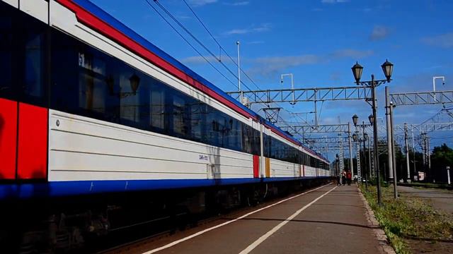 Малая Вишера. Прибытие московско-питерской электрички №808 смотреть онлайн