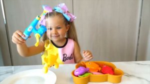 Diana and Roma playing Café