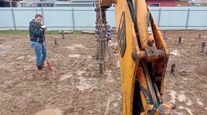 вкручивание свай под свайно-винтовой фундамент.рабочие моменты