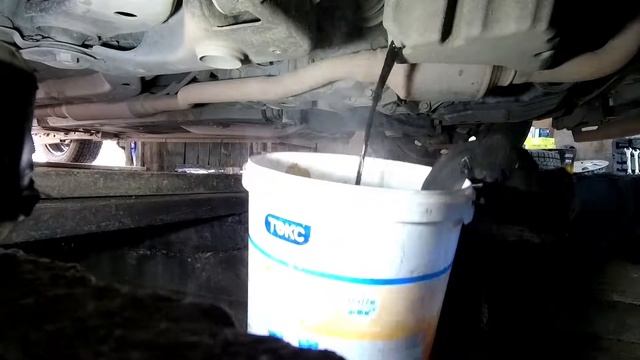 1KR-FE очистка мотора димексидом. 1-й слив масла после часа работы на Димексиде. смотреть онлайн