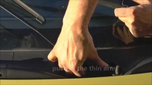 How to remove front wiper arm - Aygo, C1, Peugeot 107