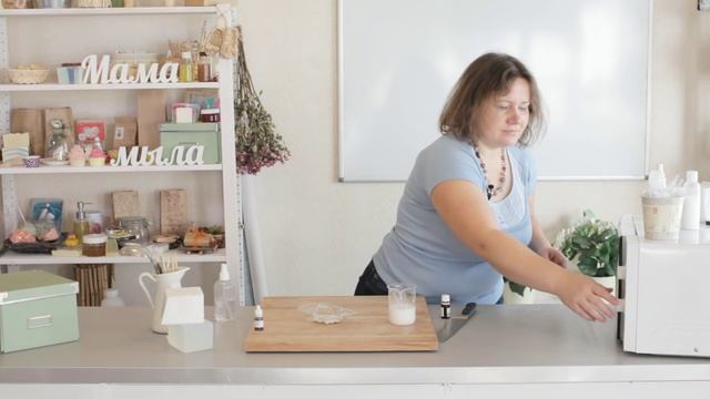 Лилия: как залить сердцевинку в пластиковой форме?