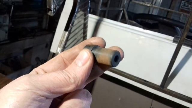 Строительство вездехода,газовая стойка капота обдув  лобового стекла.