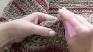 Вяжем  коврик из джута.