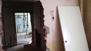 Зачем так?Демонтаж проемов дверей в кирпичной стене.
