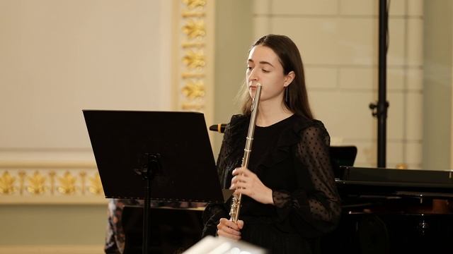 Рождественский гимн «Гаудате» партия флейты София Апасова, перкуссия Владимир Малышев смотреть онлайн