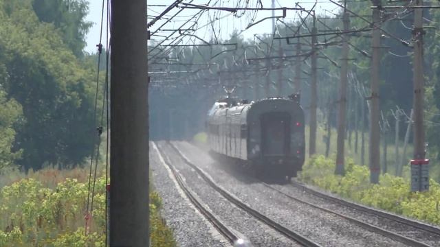 Электровоз ЭП1М-502 с пассажирским поездом смотреть онлайн