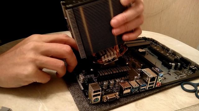 Сборка системного блока на AMD Ryzen 5 1600 и asrock b450 pro4. смотреть онлайн