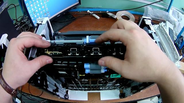 HP LaserJet Pro M402dn не берет бумагу,ремонт датчика смотреть онлайн